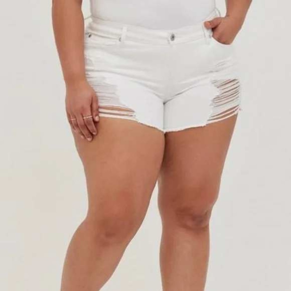 Torrid Womens White Distressed Denim Shorts Frayed Hem Plus Size 14